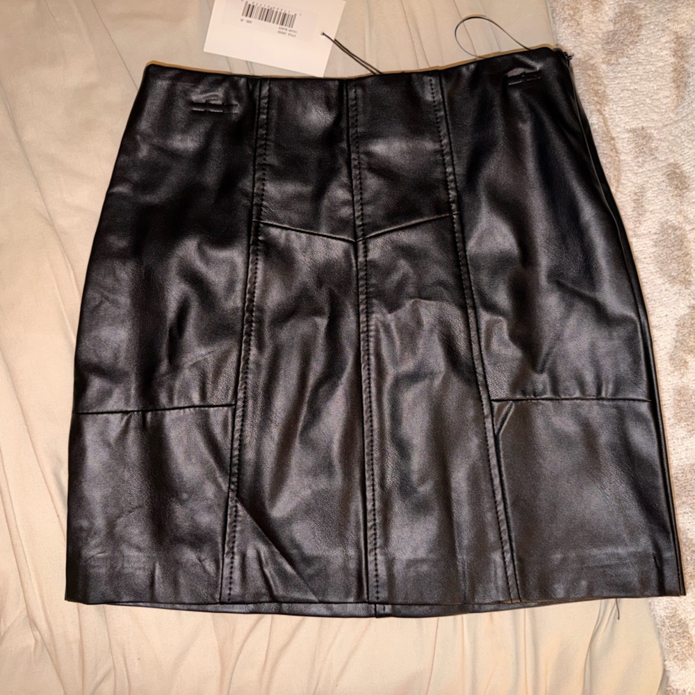 Elegant Black Leather Mini Skirt